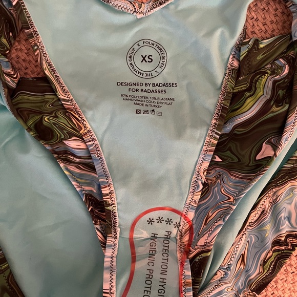 437 Paradiso One Piece - Picture 5 of 5